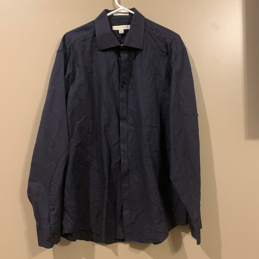 Black textured cause dress shiet